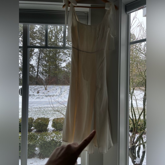 Reformation Twilight Dress in Ivory
White Sleeveless Midi 0 - Picture 6 of 12